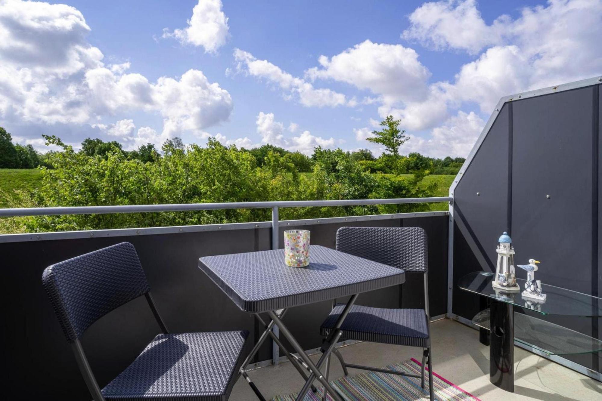 Apartment Busum Bagian luar foto